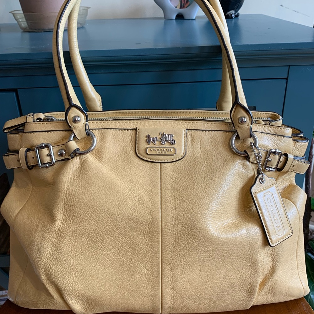 Beautiful Coach butter cream colored bag.